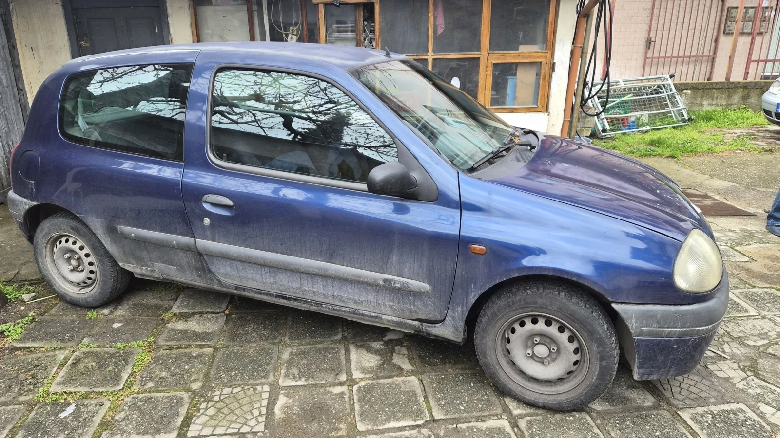 Renault Clio, снимка 2 - Автомобили и джипове - 54240236