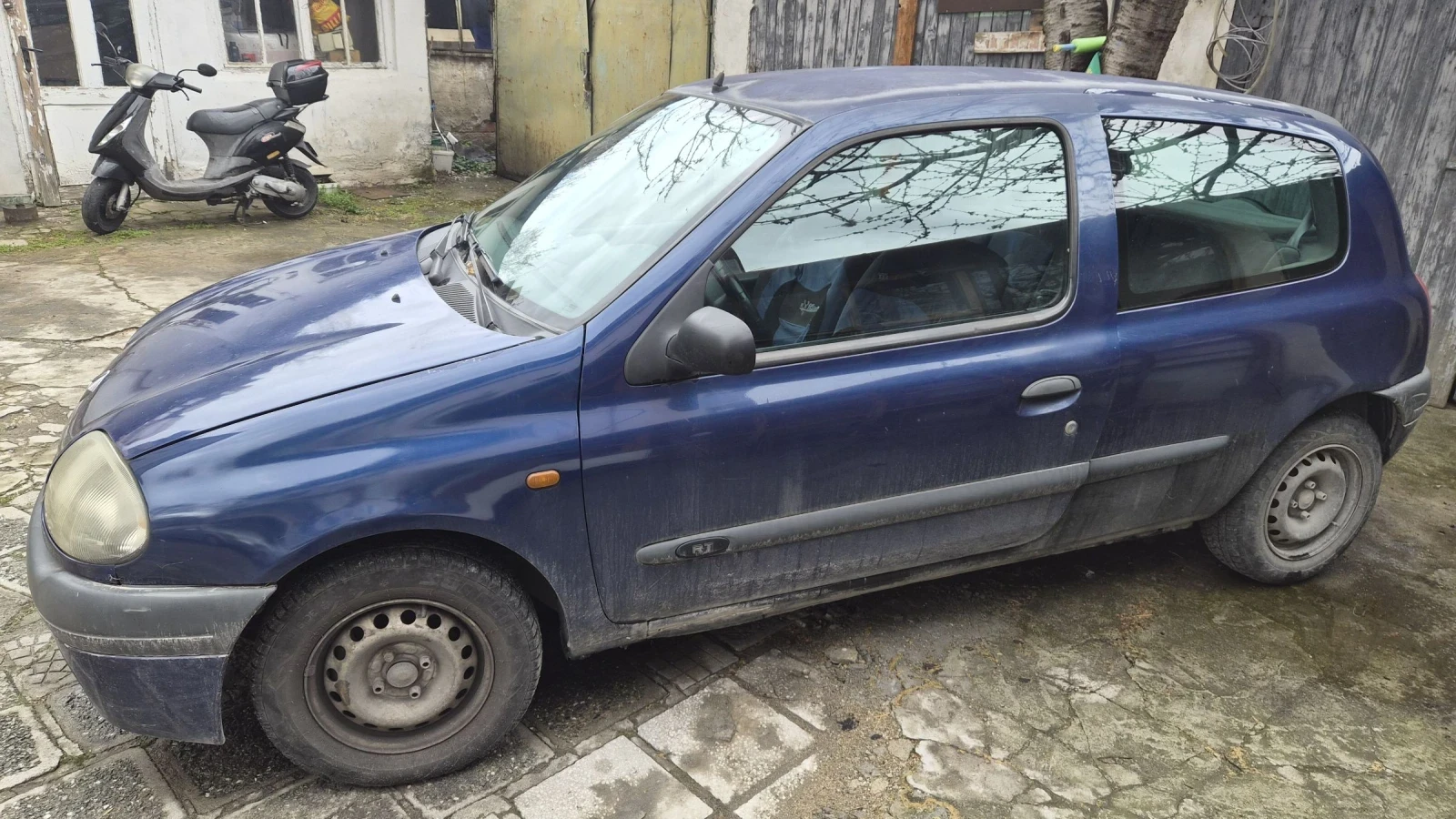 Renault Clio, снимка 3 - Автомобили и джипове - 54240236