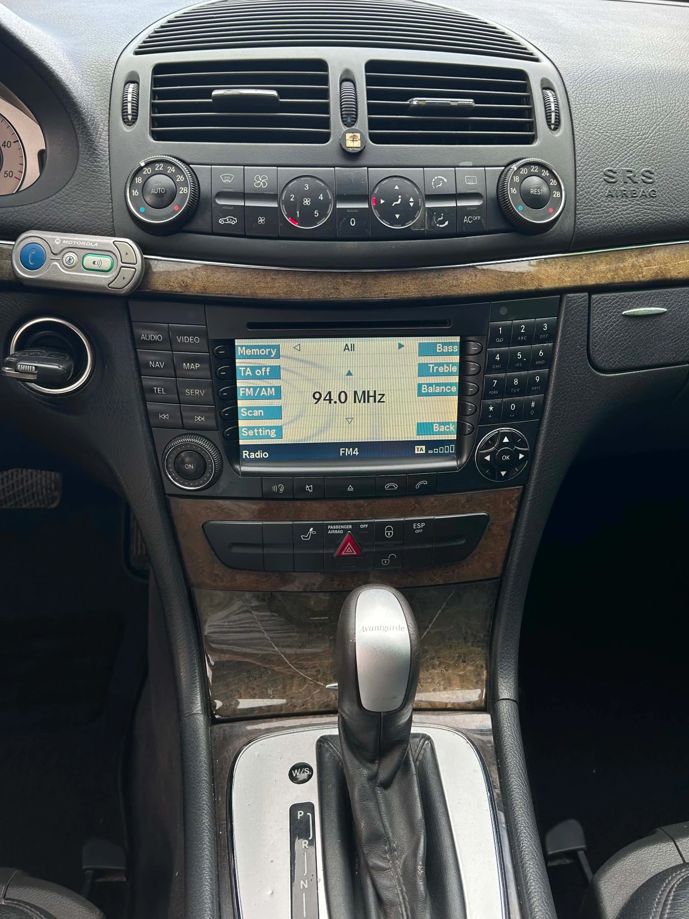 Mercedes-Benz E 220, снимка 6 - Автомобили и джипове - 54578754