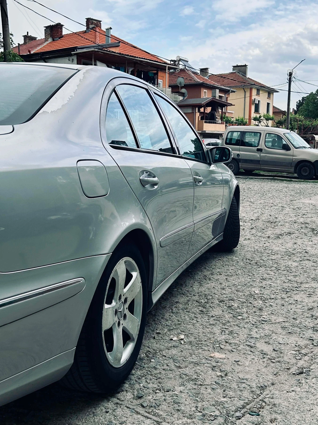 Mercedes-Benz E 220, снимка 4 - Автомобили и джипове - 54578754