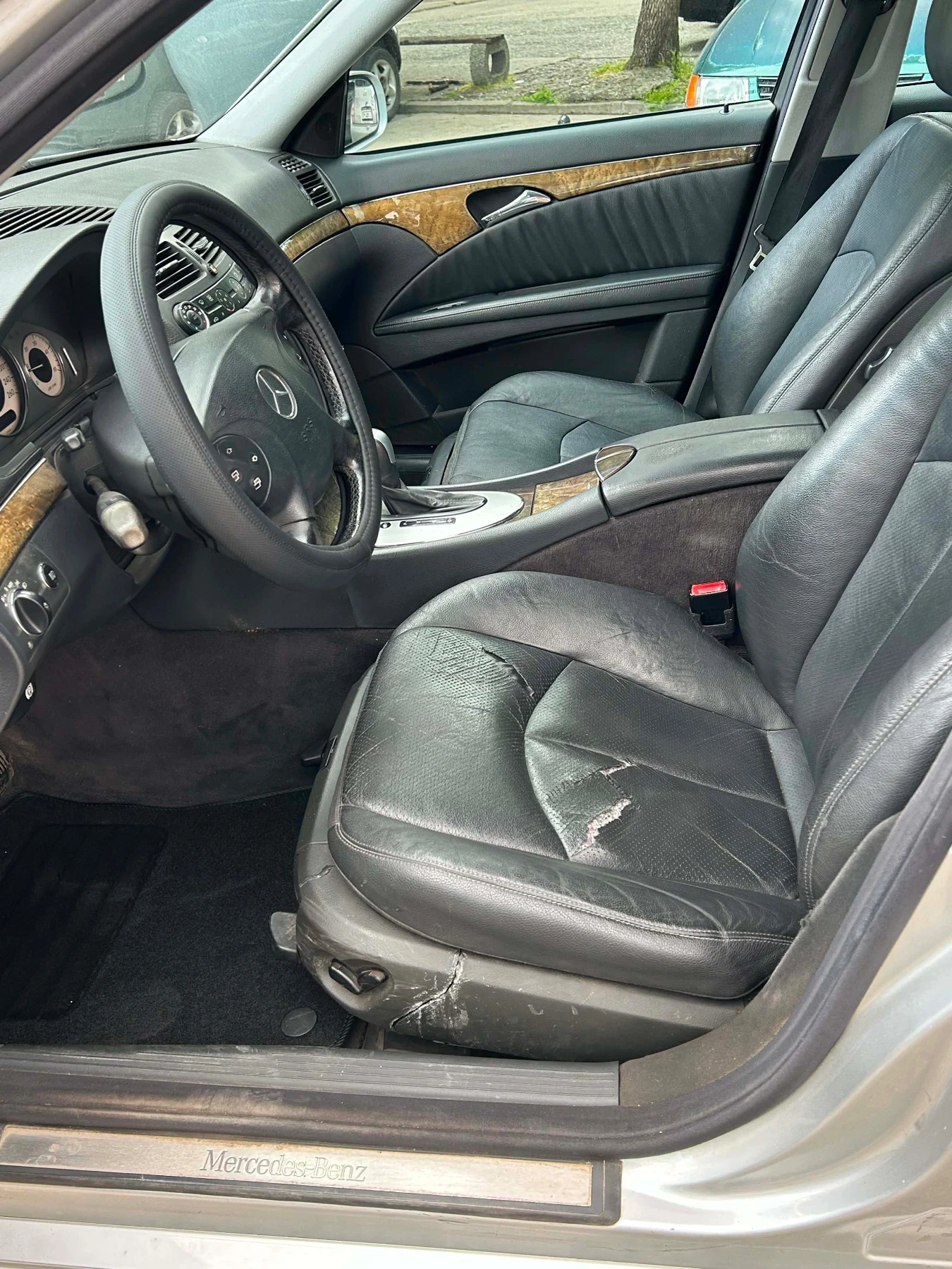 Mercedes-Benz E 220, снимка 9 - Автомобили и джипове - 54578754