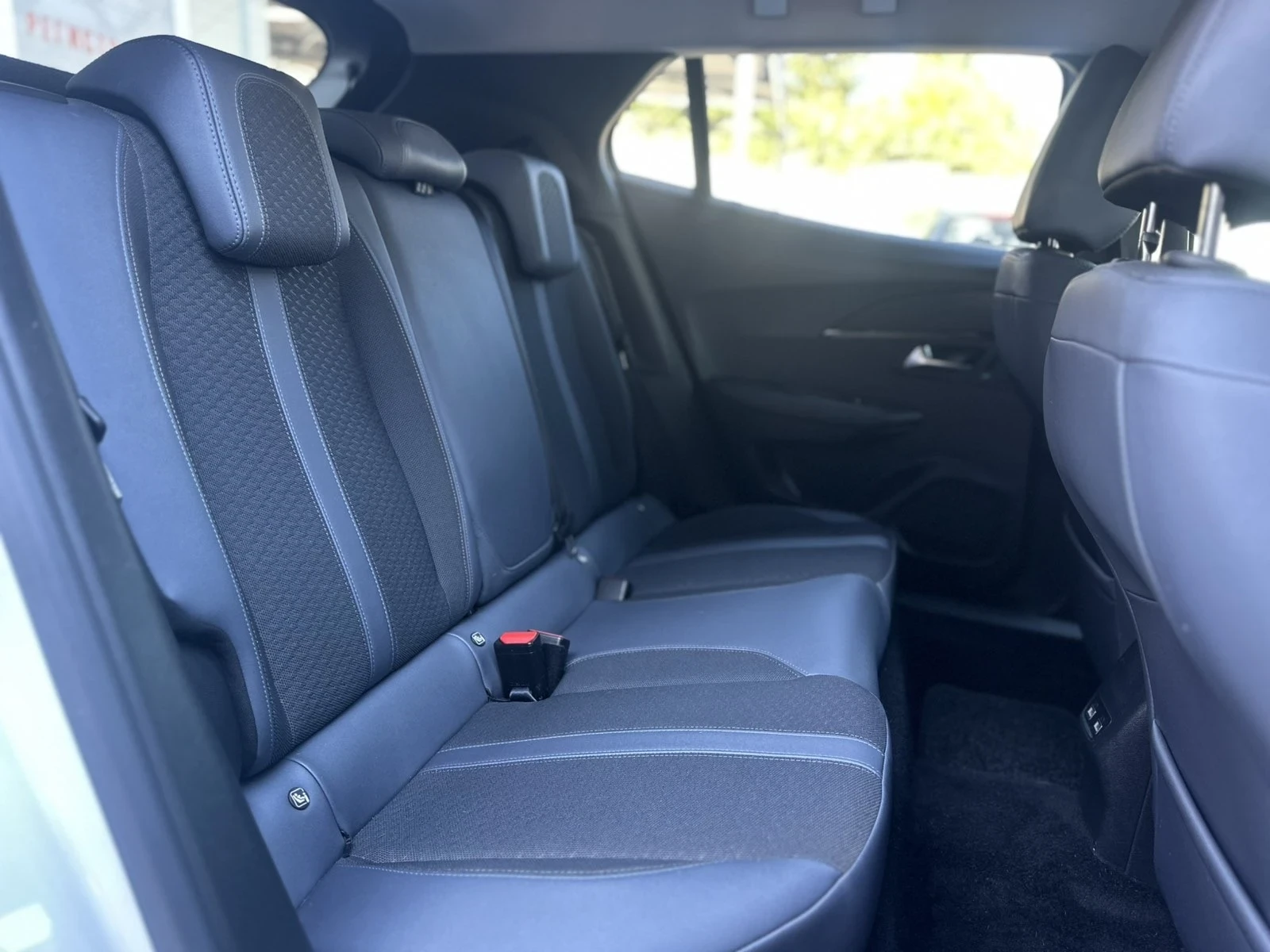 Peugeot 2008  54 kWh  136hp SOH87%ALLURE, СОБСТВЕН ЛИЗИНГ/БАРТЕ, снимка 10 - Автомобили и джипове - 55104573