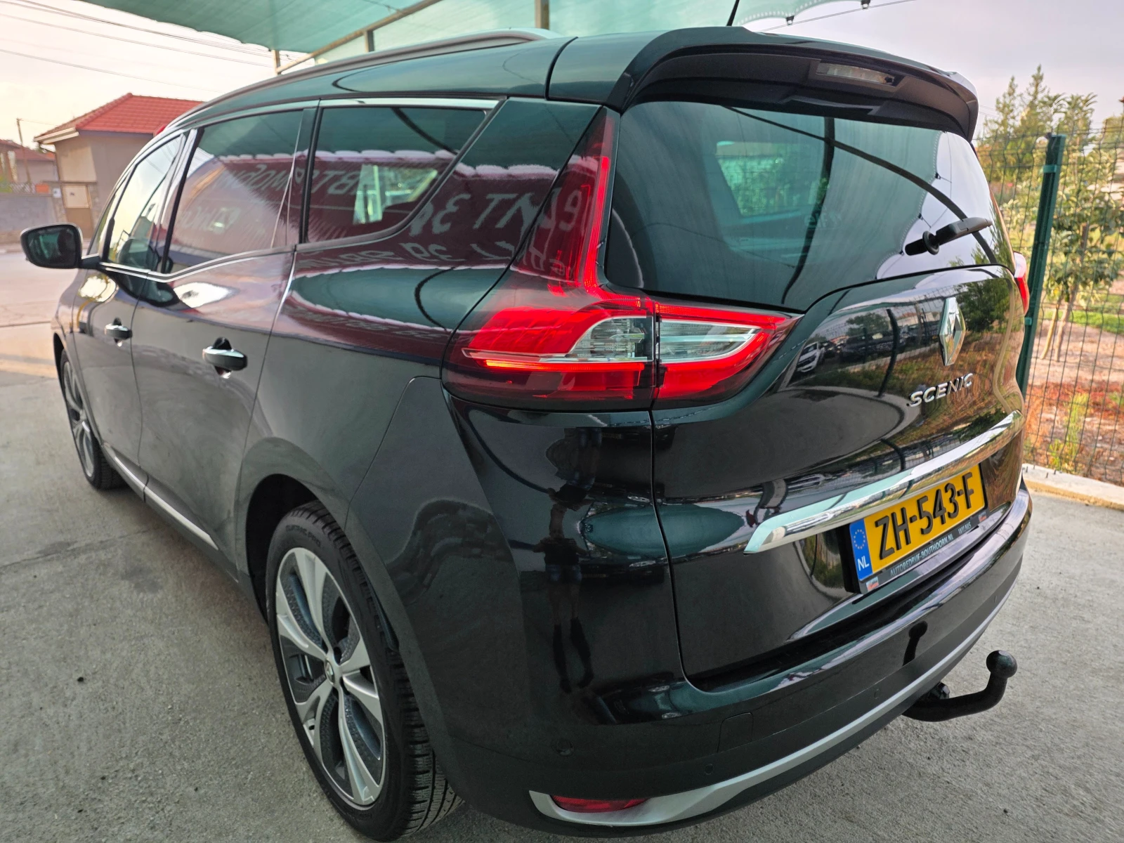 Renault Scenic 1.5TDCI/EURO6, снимка 6 - Автомобили и джипове - 56161904