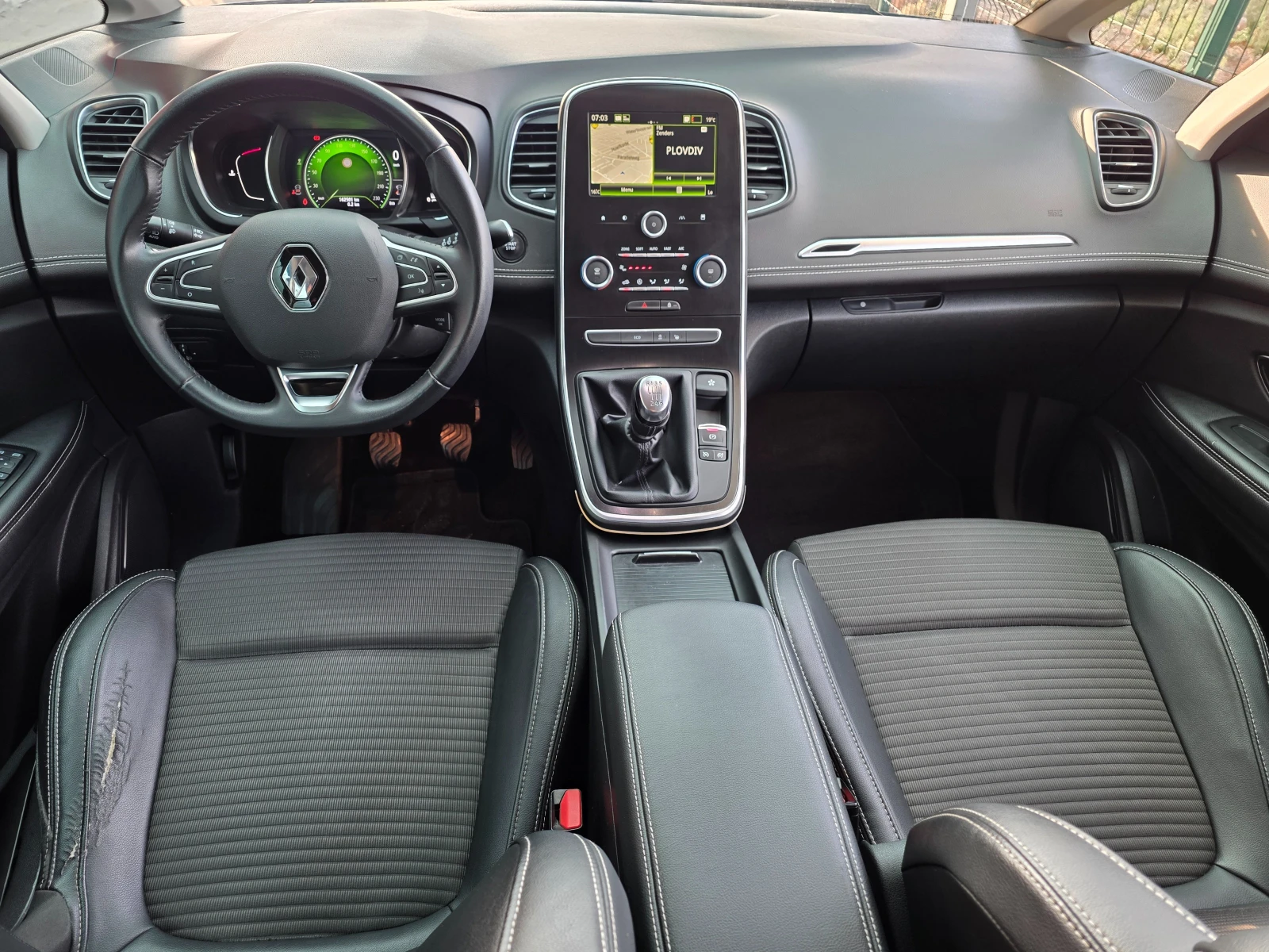 Renault Scenic 1.5TDCI/EURO6, снимка 9 - Автомобили и джипове - 56161904