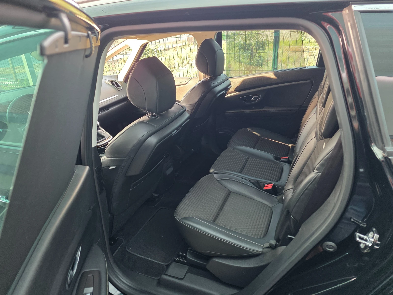 Renault Scenic 1.5TDCI/EURO6, снимка 11 - Автомобили и джипове - 56161904