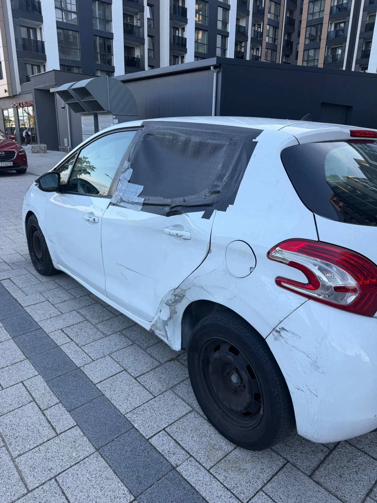 Peugeot 208, снимка 4 - Автомобили и джипове - 56449364