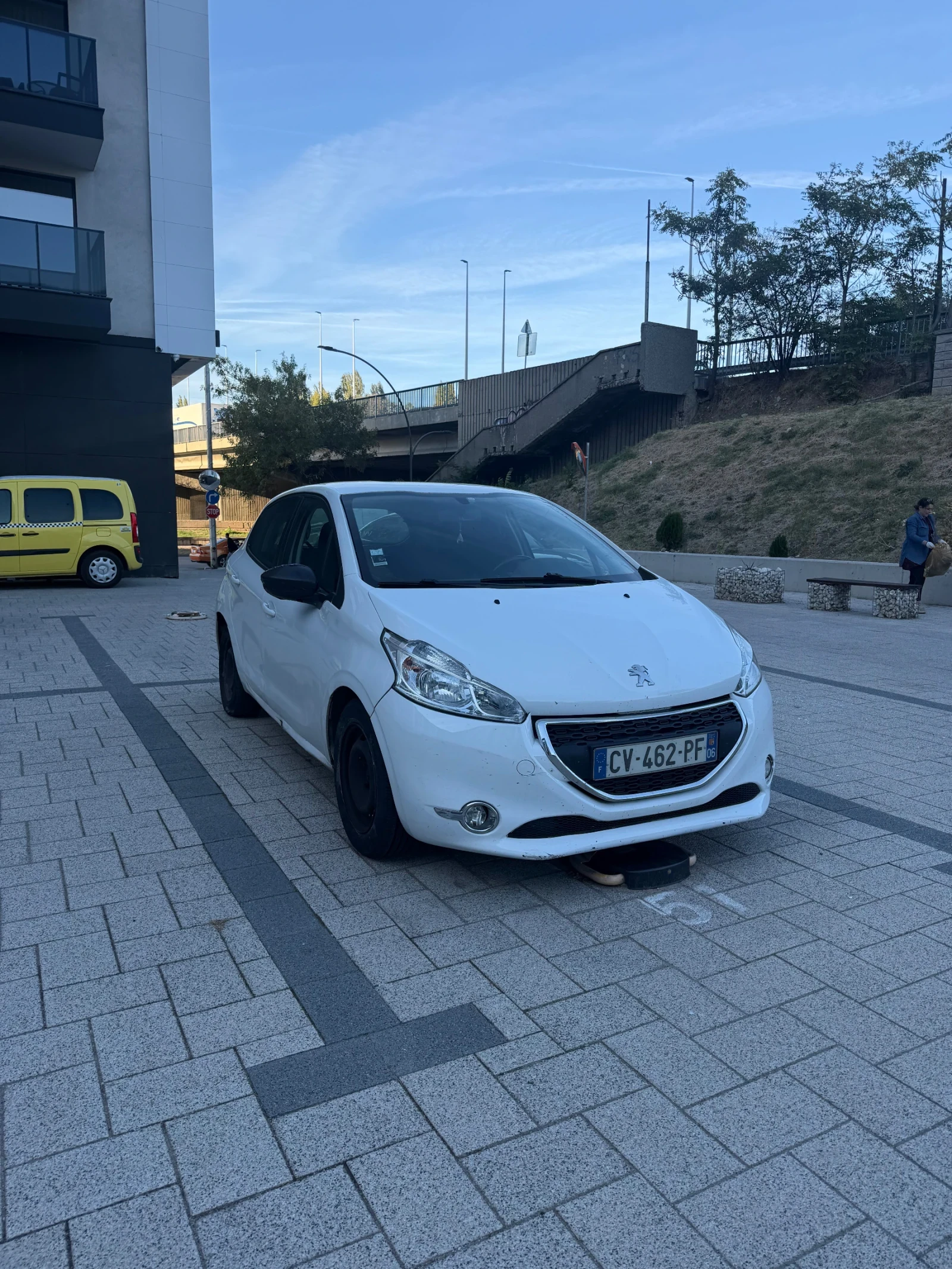 Peugeot 208, снимка 2 - Автомобили и джипове - 56449364