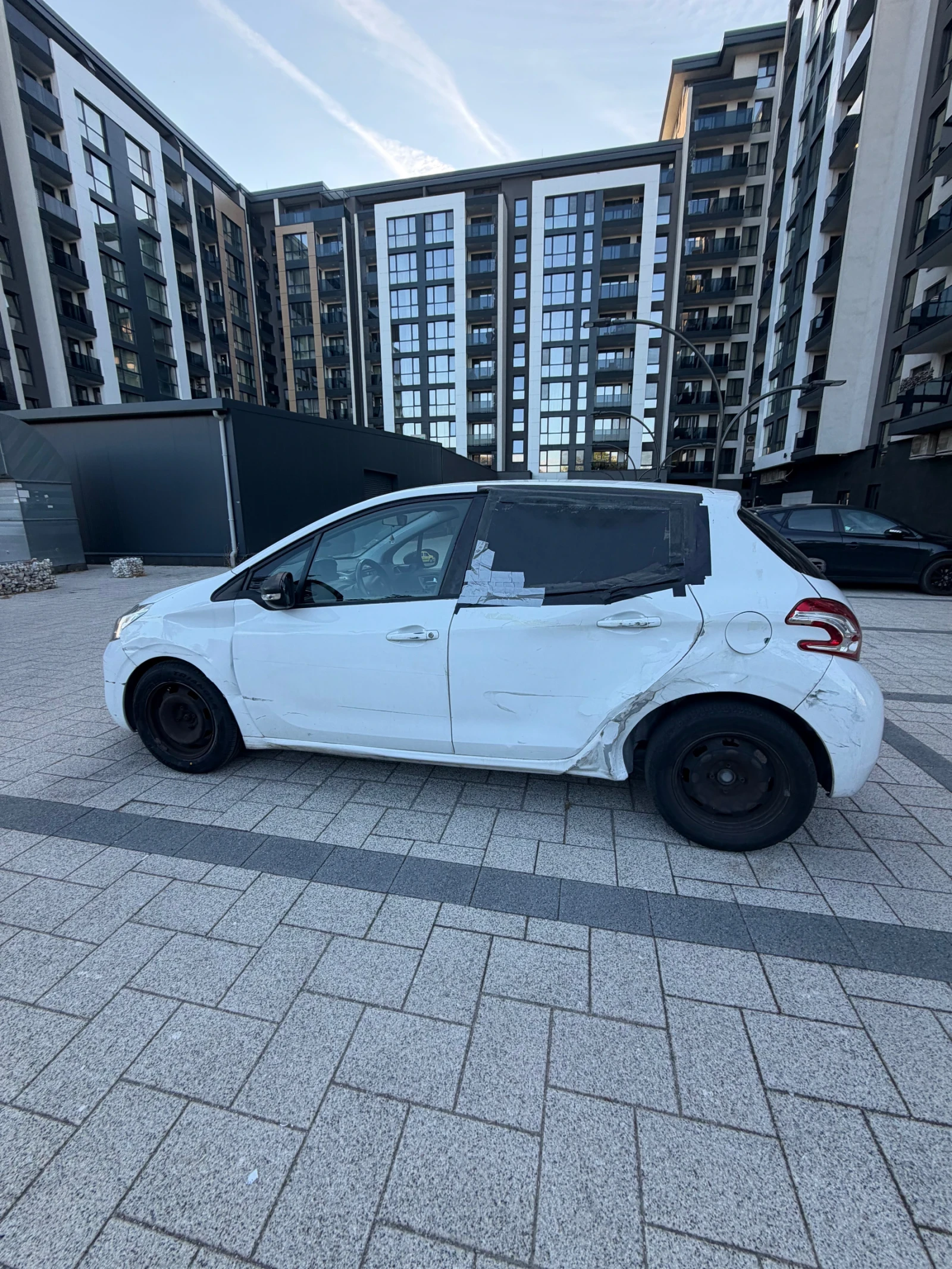 Peugeot 208, снимка 5 - Автомобили и джипове - 56449364