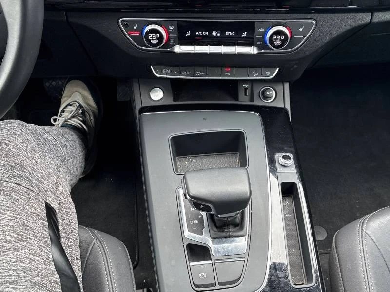 Audi Q5 * Komfort * ДИСТРОНИК * ПОДГРЕВ * КАМЕРА * ПАМЕТ, снимка 12 - Автомобили и джипове - 54892646