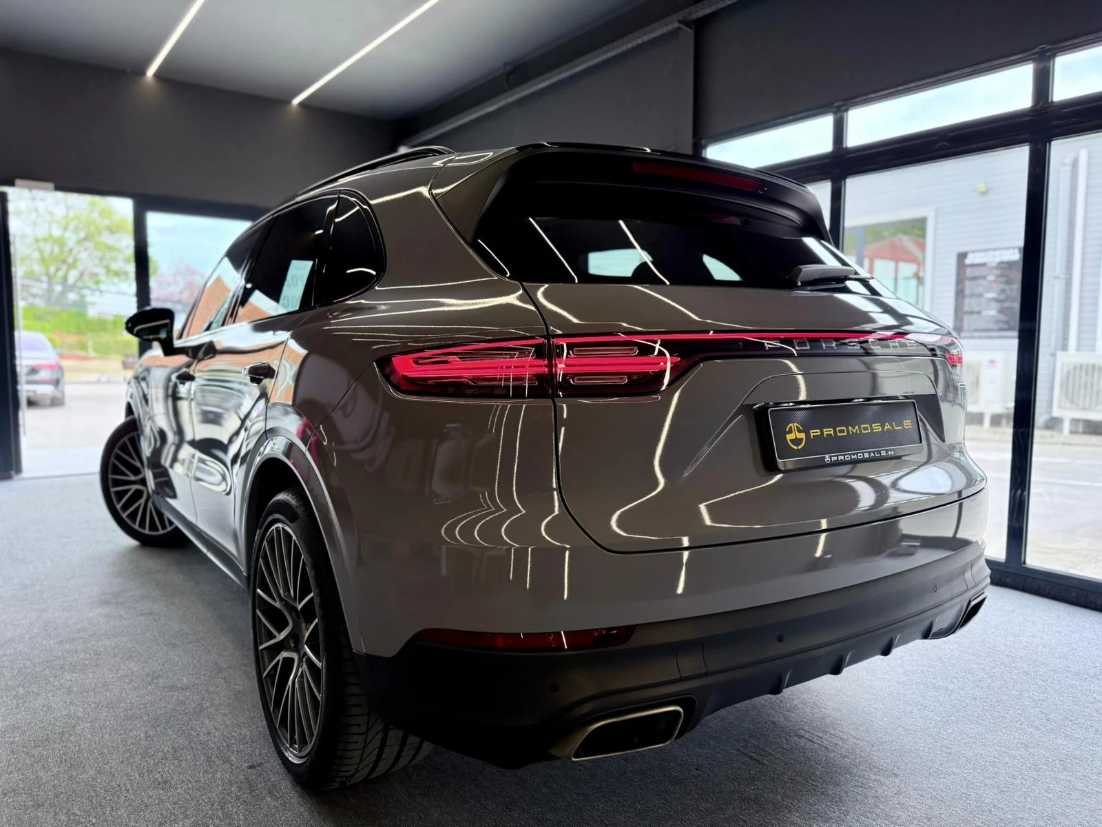 Porsche Cayenne Панорама* CarPlay* Подгрев*  Лизинг, снимка 4 - Автомобили и джипове - 54555075
