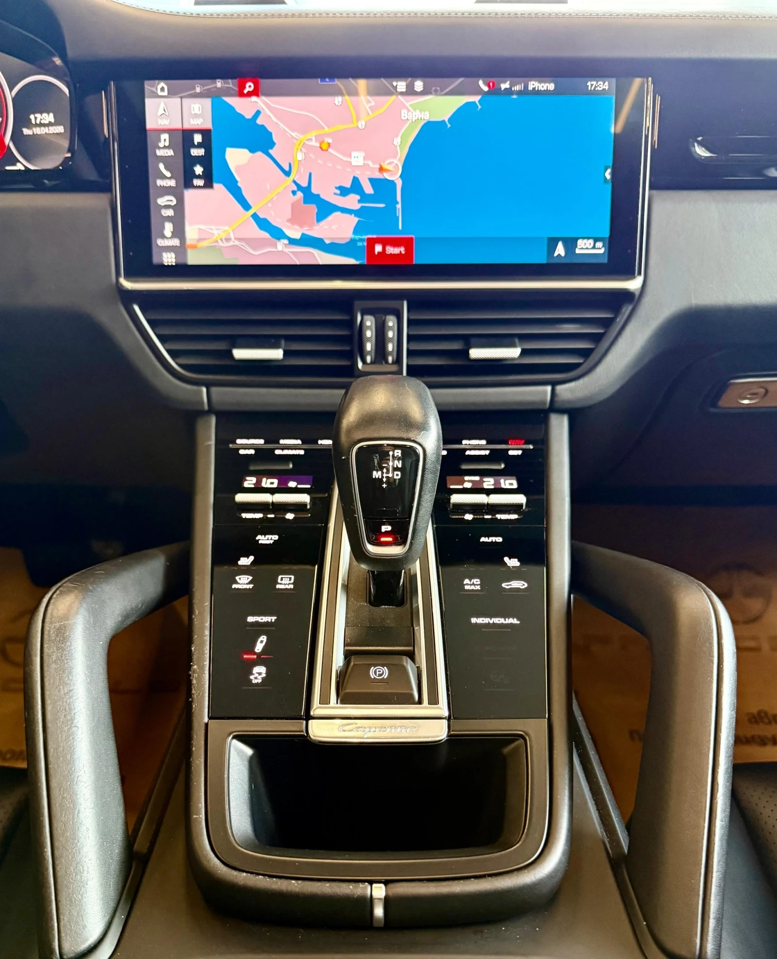 Porsche Cayenne Панорама* CarPlay* Подгрев*  Лизинг, снимка 12 - Автомобили и джипове - 54555075
