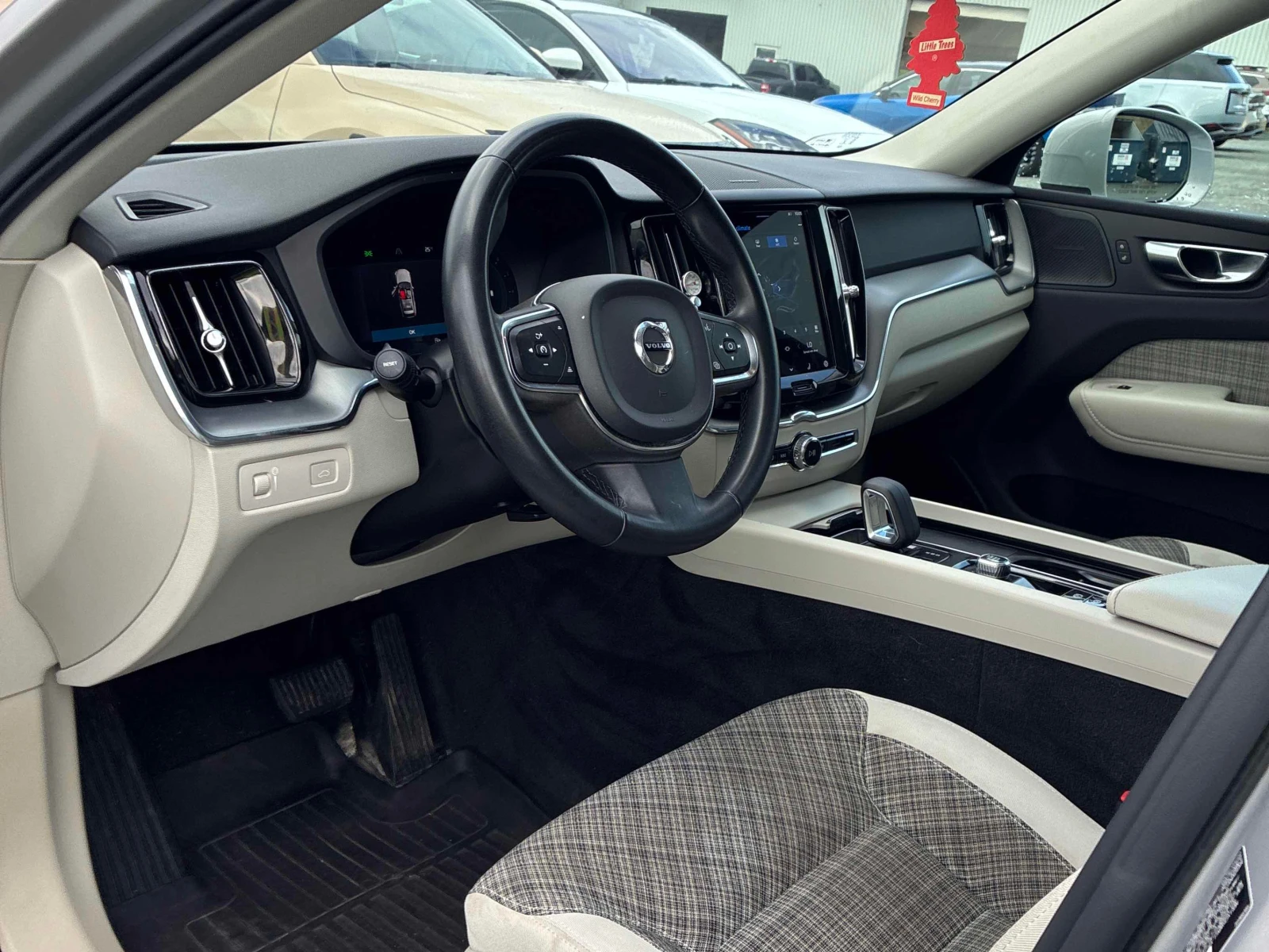 Volvo XC60 * Momentum * CARFAX * ��� ������������ ������ | Mobile.bg � ����������� 5