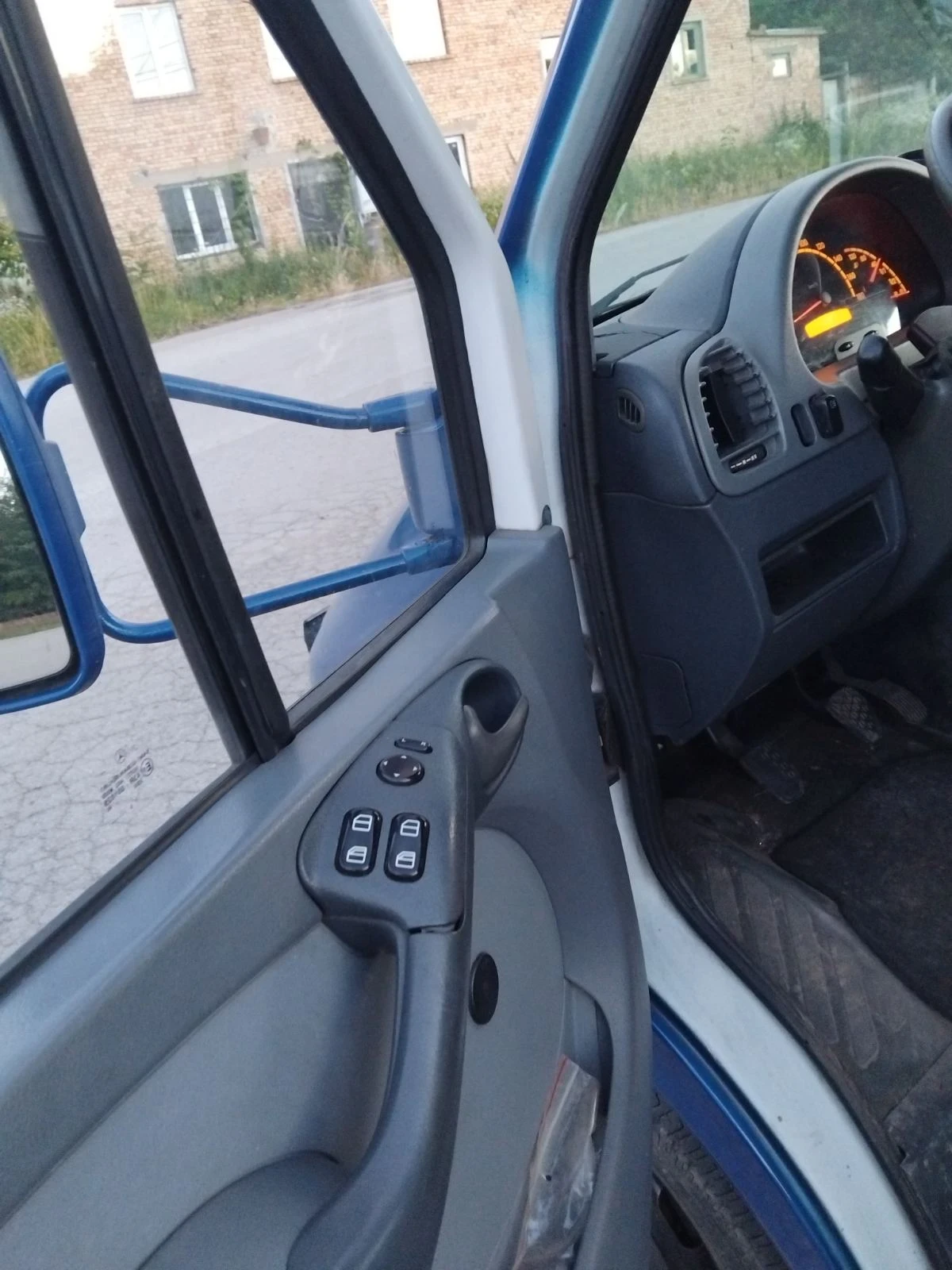 Mercedes-Benz Sprinter 413 2.2сdi, снимка 4 - Бусове и автобуси - 55220670
