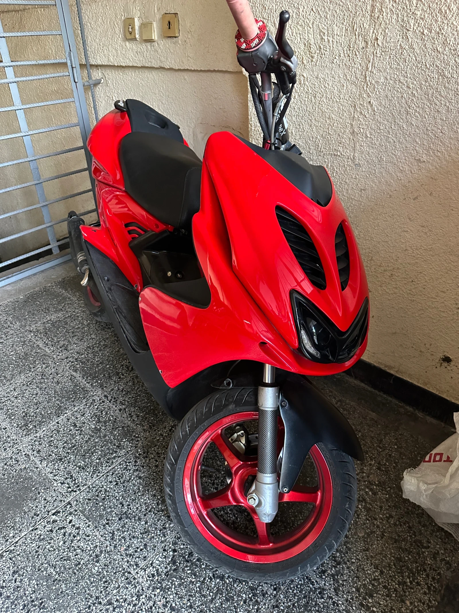 Yamaha Aerox 75cc, снимка 6 - Мотоциклети и мототехника - 54705949