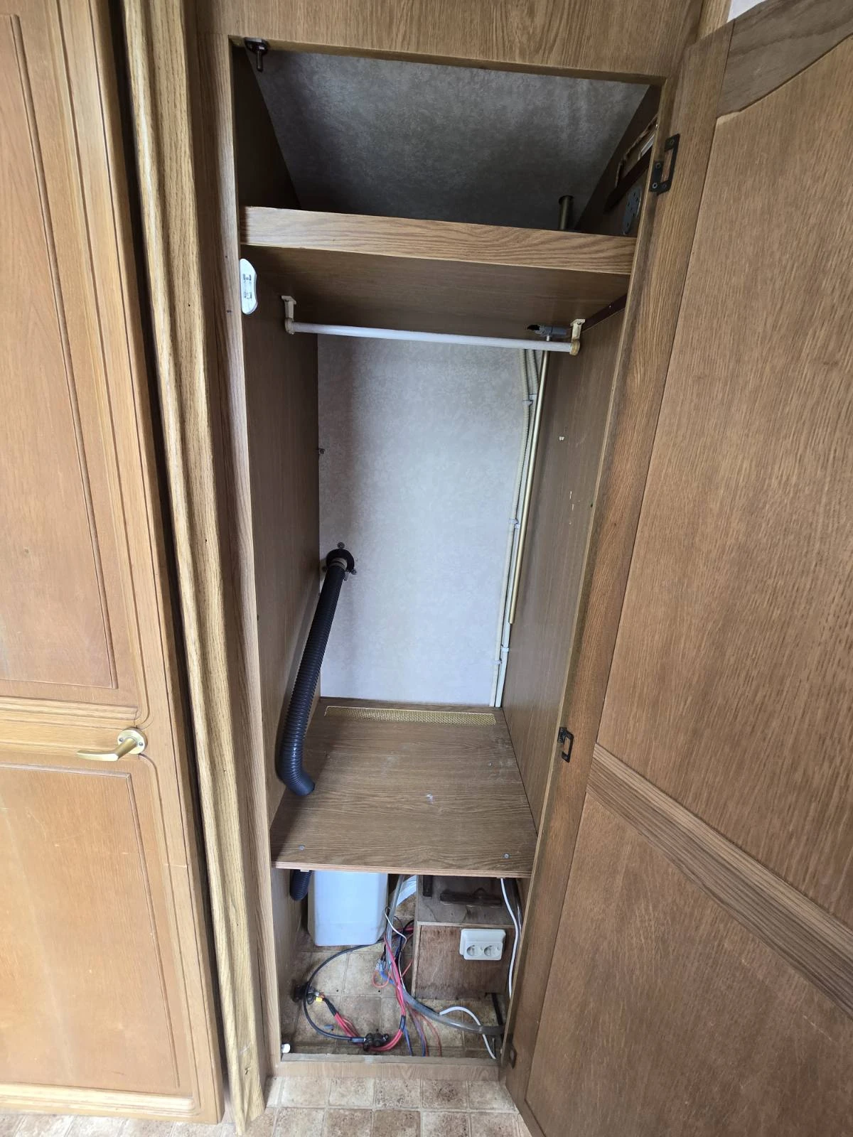 Каравана Swift, снимка 13 - Каравани и кемпери - 54246150