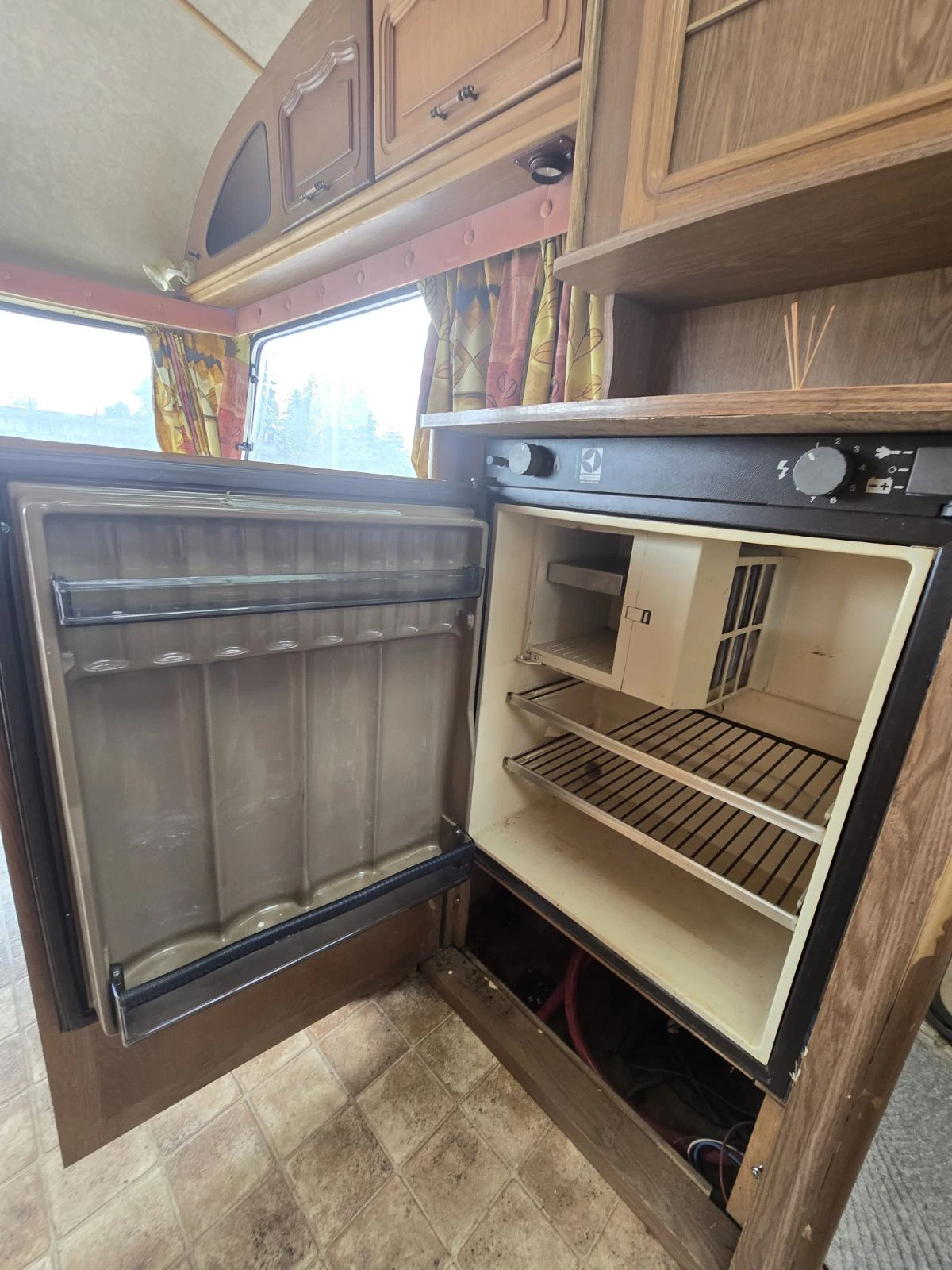 Каравана Swift, снимка 11 - Каравани и кемпери - 54246150