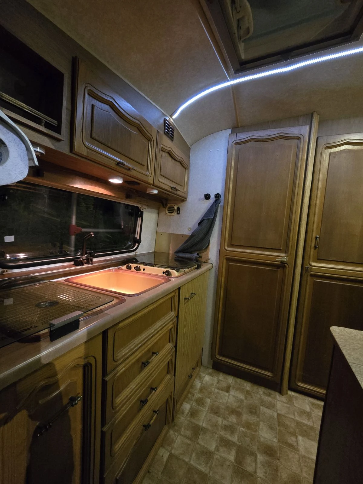 Каравана Swift, снимка 4 - Каравани и кемпери - 54246150