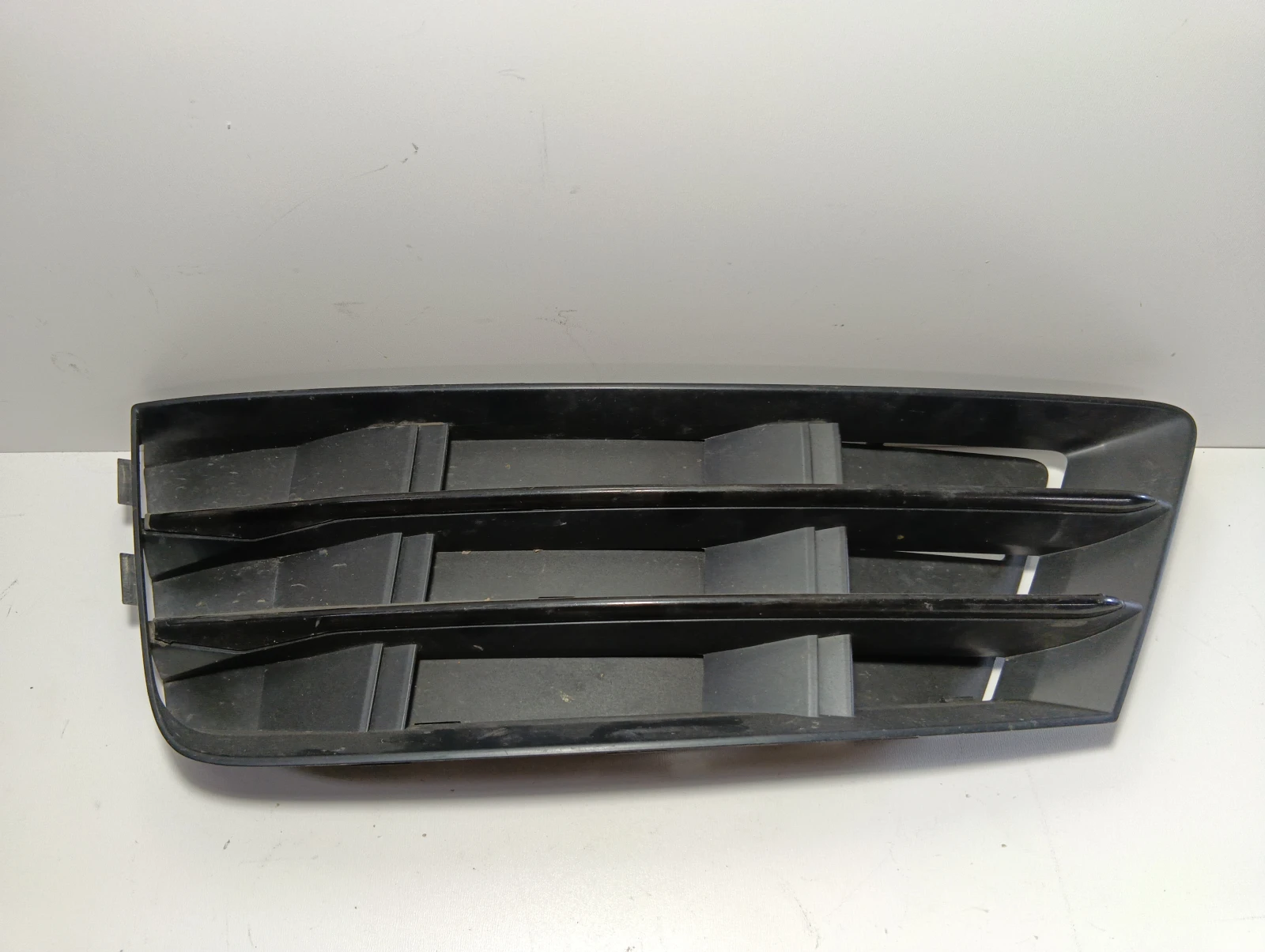 решетка лява 8W0807681R Audi A4