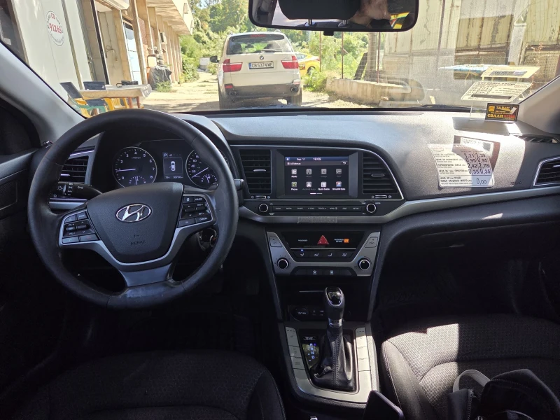 Hyundai Elantra 2.0 LPG, снимка 11 - Автомобили и джипове - 51692997