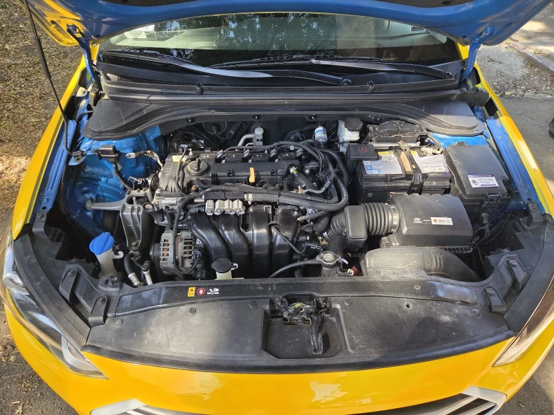 Hyundai Elantra 2.0 LPG, снимка 7 - Автомобили и джипове - 51692997