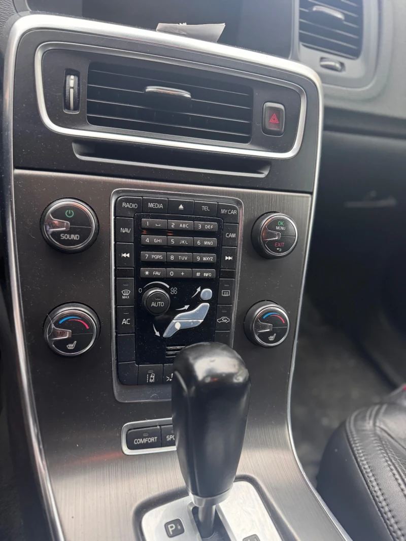 Volvo V60 T6, снимка 7 - Автомобили и джипове - 52373053