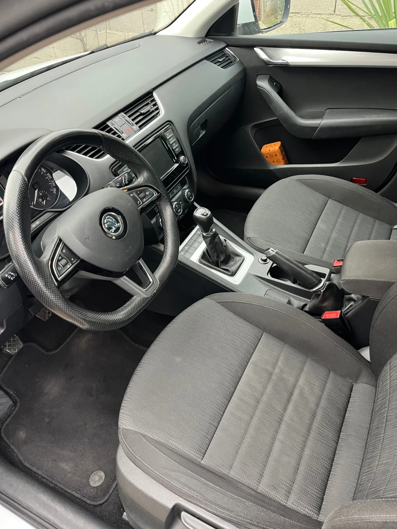 Skoda Octavia 1.6 TDI 4X4, снимка 9 - Автомобили и джипове - 53021176