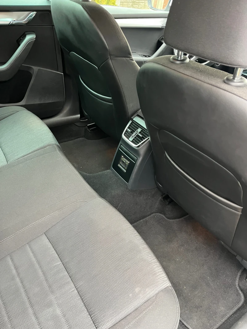 Skoda Octavia 1.6 TDI 4X4, снимка 11 - Автомобили и джипове - 53021176