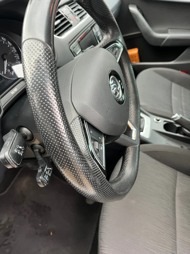 Skoda Octavia 1.6 TDI 4X4, снимка 15 - Автомобили и джипове - 53021176