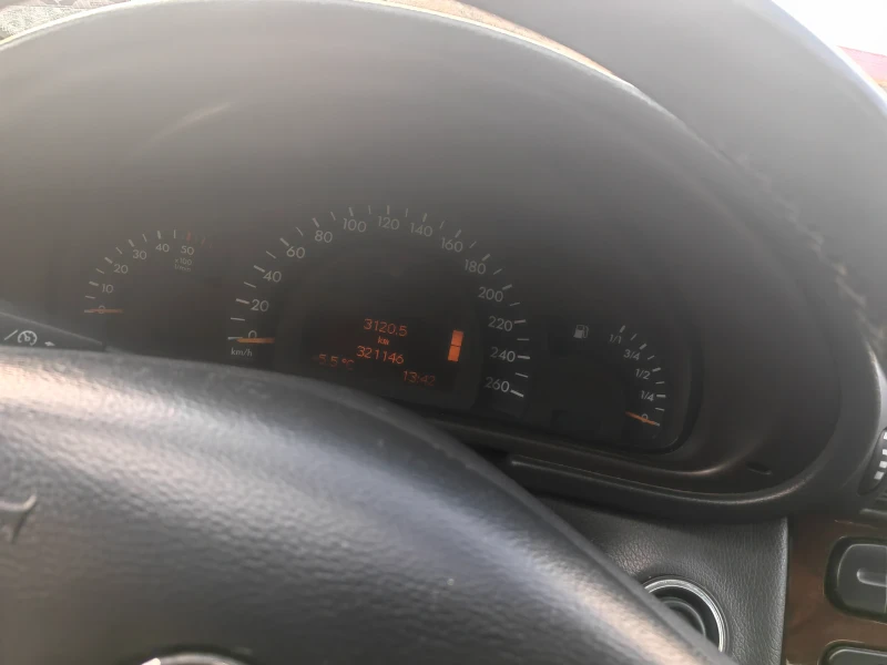 Mercedes-Benz C 220, снимка 7 - Автомобили и джипове - 53210376