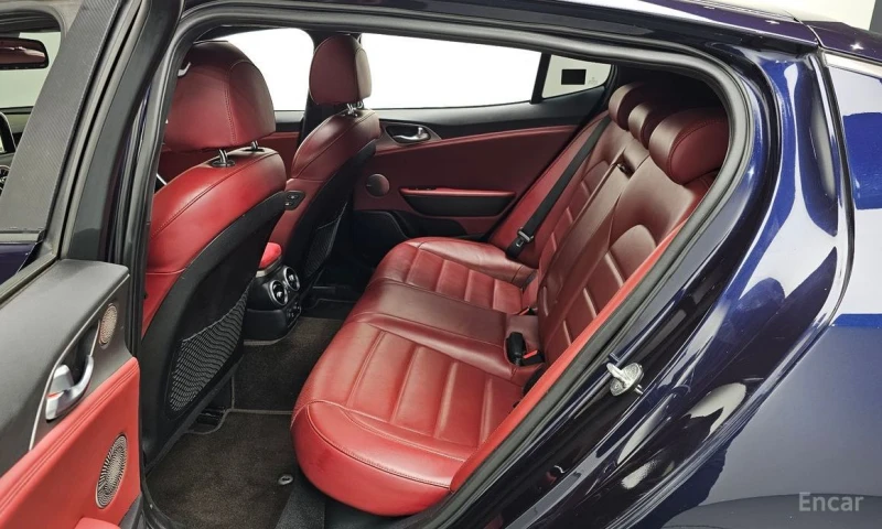 Kia Stinger, снимка 12 - Автомобили и джипове - 53459397