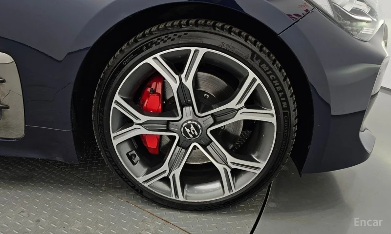 Kia Stinger, снимка 5 - Автомобили и джипове - 53459397
