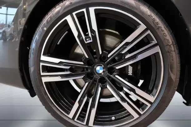 BMW 740 d xDrive M-Sport Pro = NEW = Гаранция, снимка 3 - Автомобили и джипове - 53856828