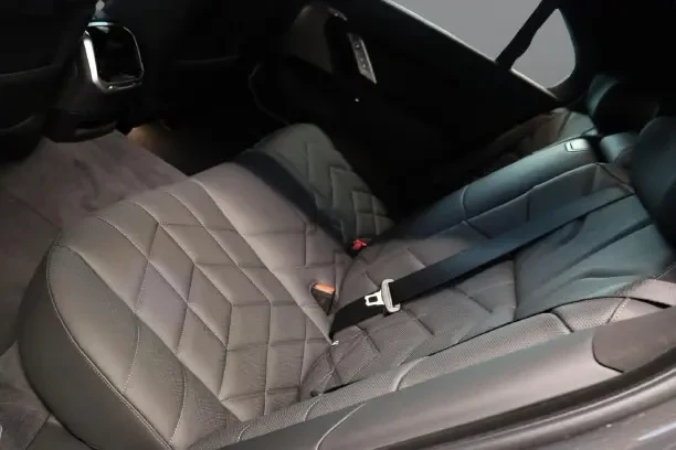 BMW 740 d xDrive M-Sport Pro = NEW = Гаранция, снимка 8 - Автомобили и джипове - 53856828