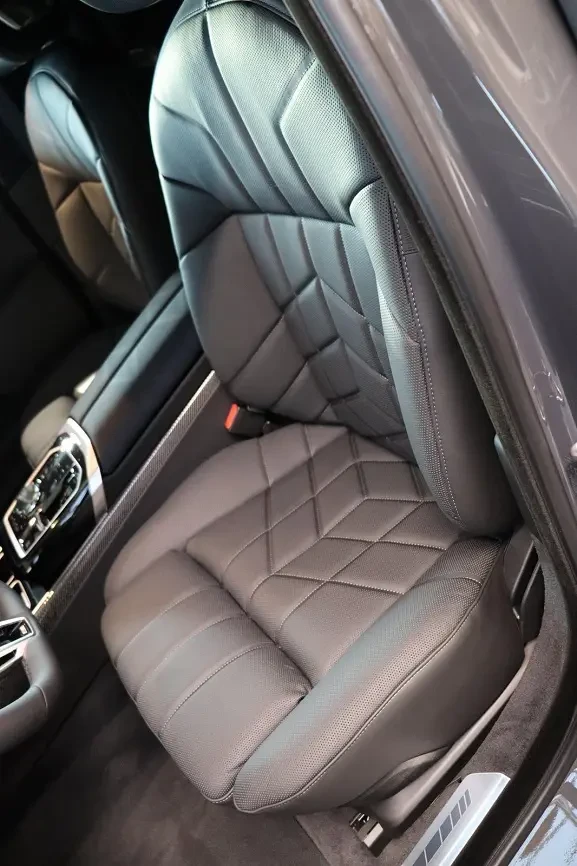 BMW 740 d xDrive M-Sport Pro = NEW = Гаранция, снимка 4 - Автомобили и джипове - 53856828