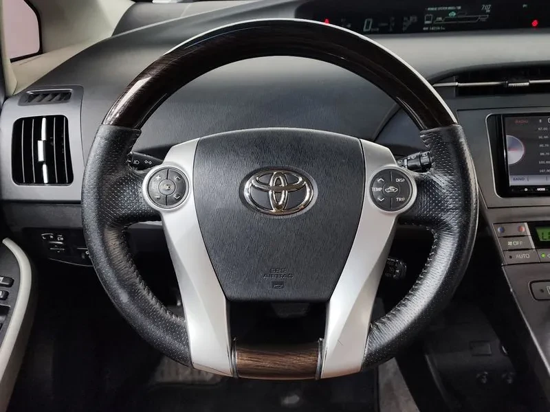 Toyota Prius 1.8 E, снимка 13 - Автомобили и джипове - 56530676