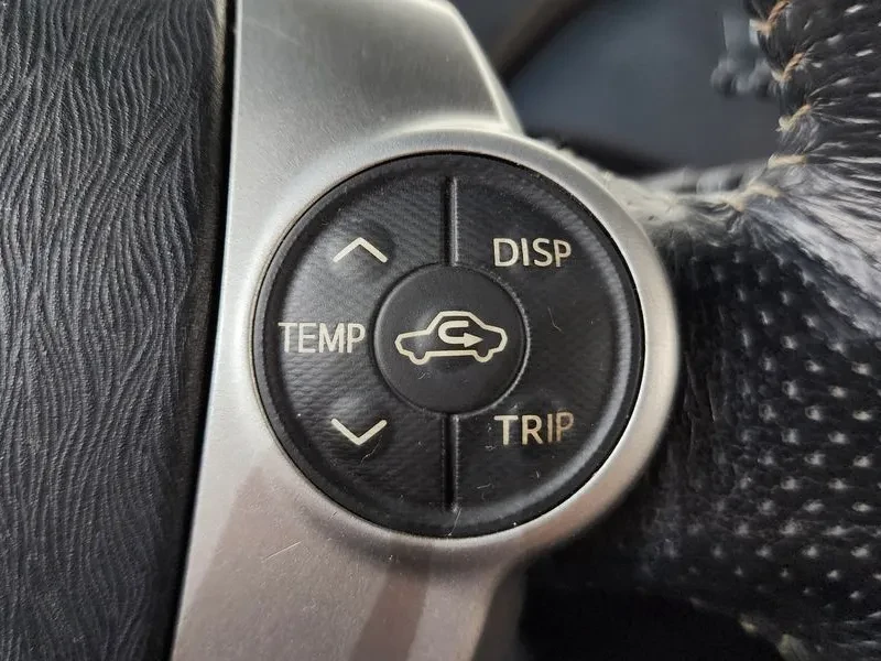 Toyota Prius 1.8 E, снимка 17 - Автомобили и джипове - 56530676