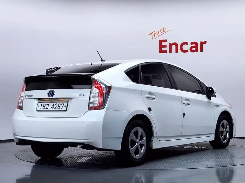 Toyota Prius 1.8 E, снимка 2 - Автомобили и джипове - 56530676