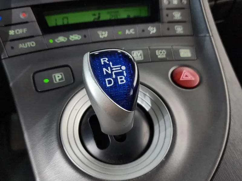 Toyota Prius 1.8 E, снимка 9 - Автомобили и джипове - 56530676