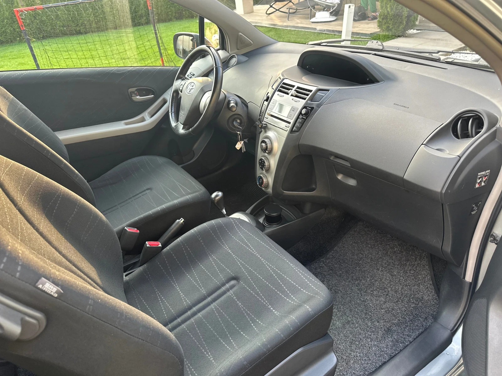Toyota Yaris 1.3vvti Автоматик - изображение 8