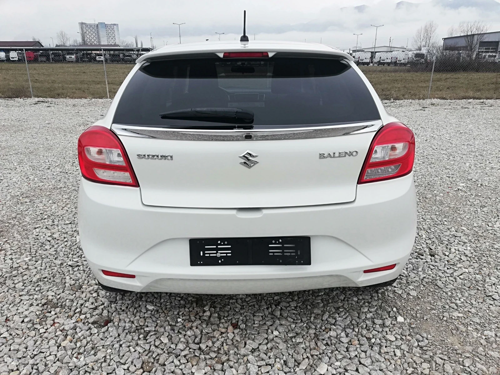 Suzuki Baleno 0.9i distronik navi Italia - изображение 5