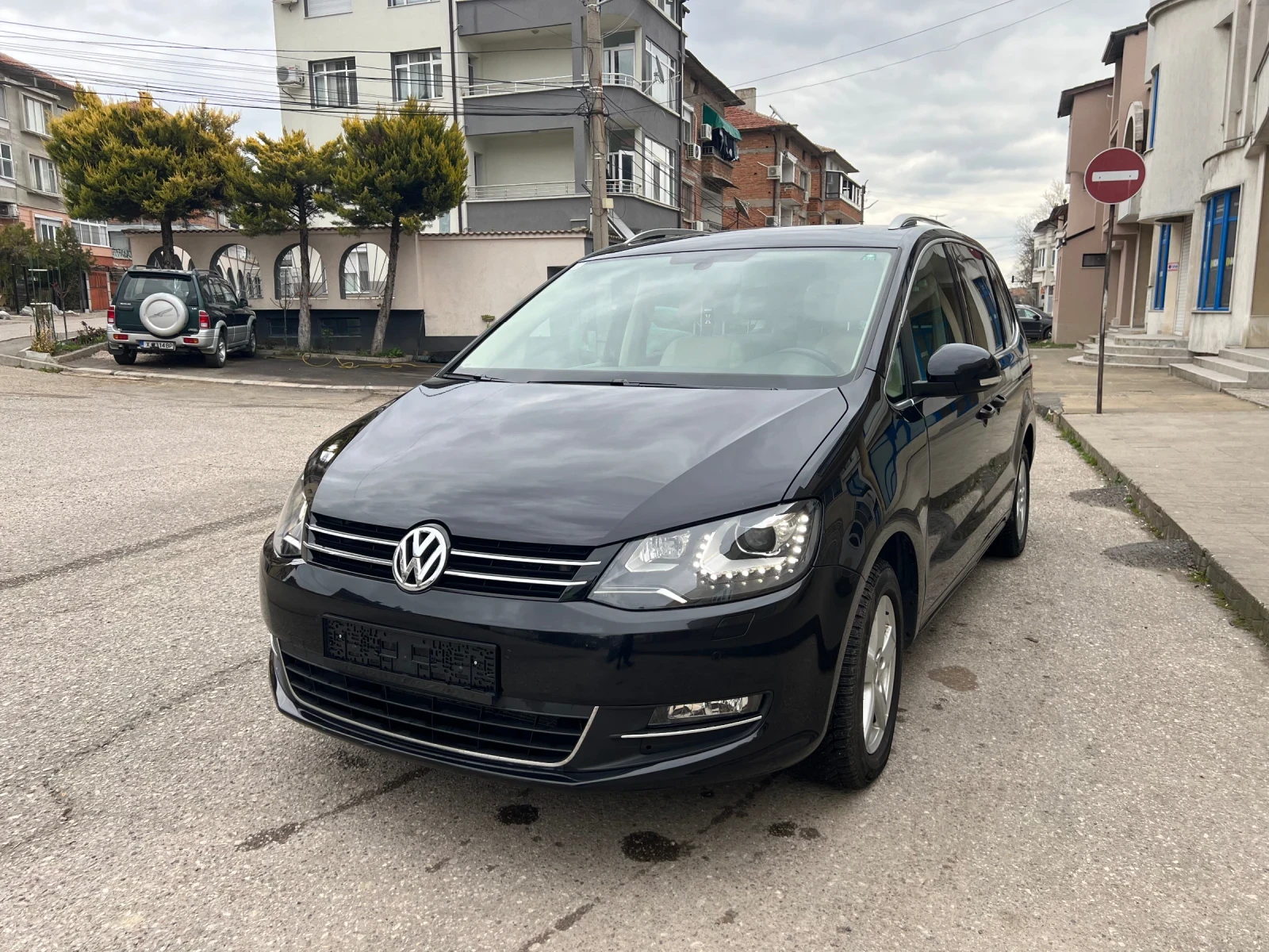 VW Sharan * Led* pano* 7 mesten, снимка 2 - Автомобили и джипове - 53903172
