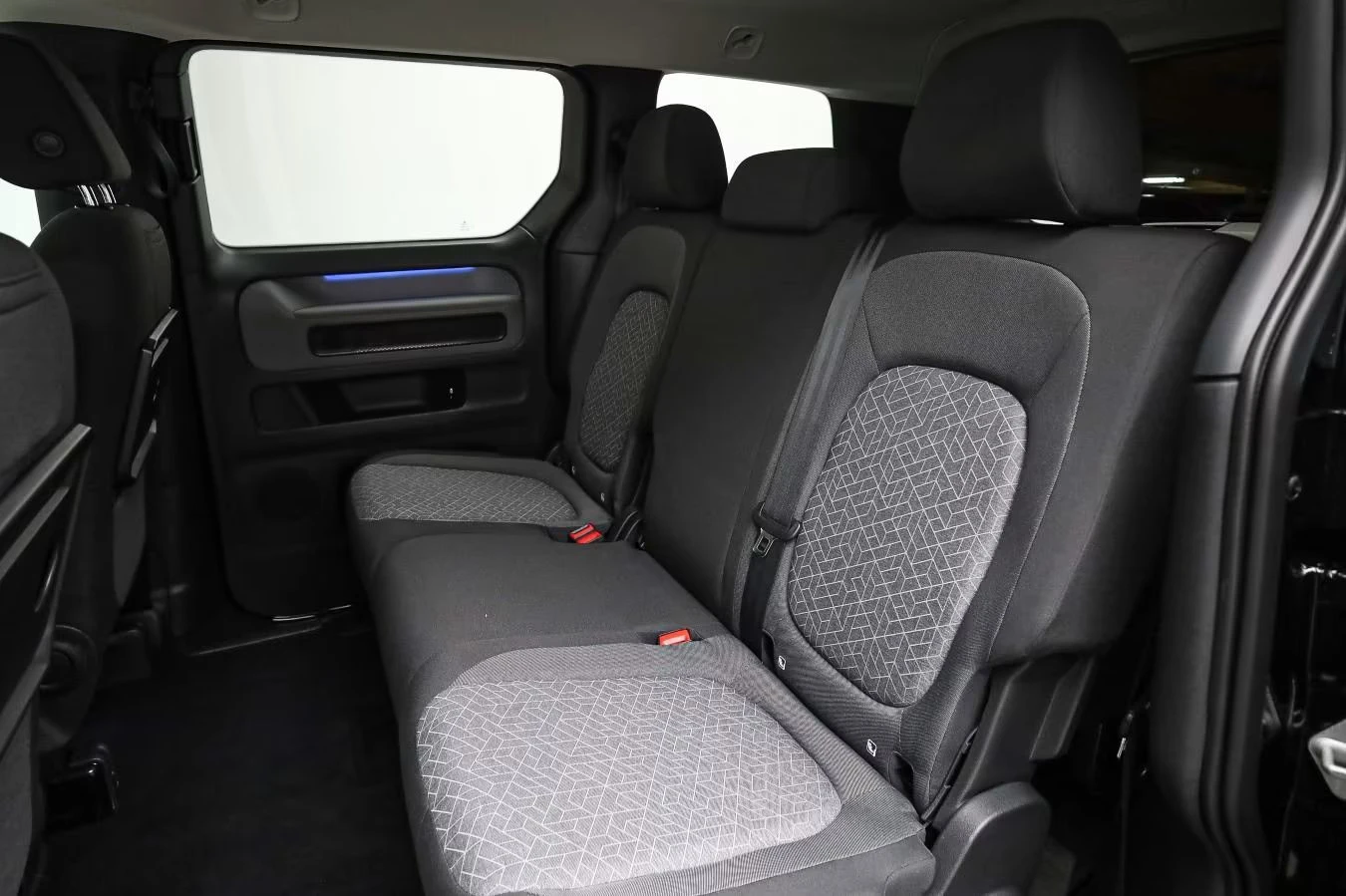 VW ID.Buzz CARGO/204HP/ACC/360/NAVI/LED/252z, снимка 12 - Автомобили и джипове - 54069884