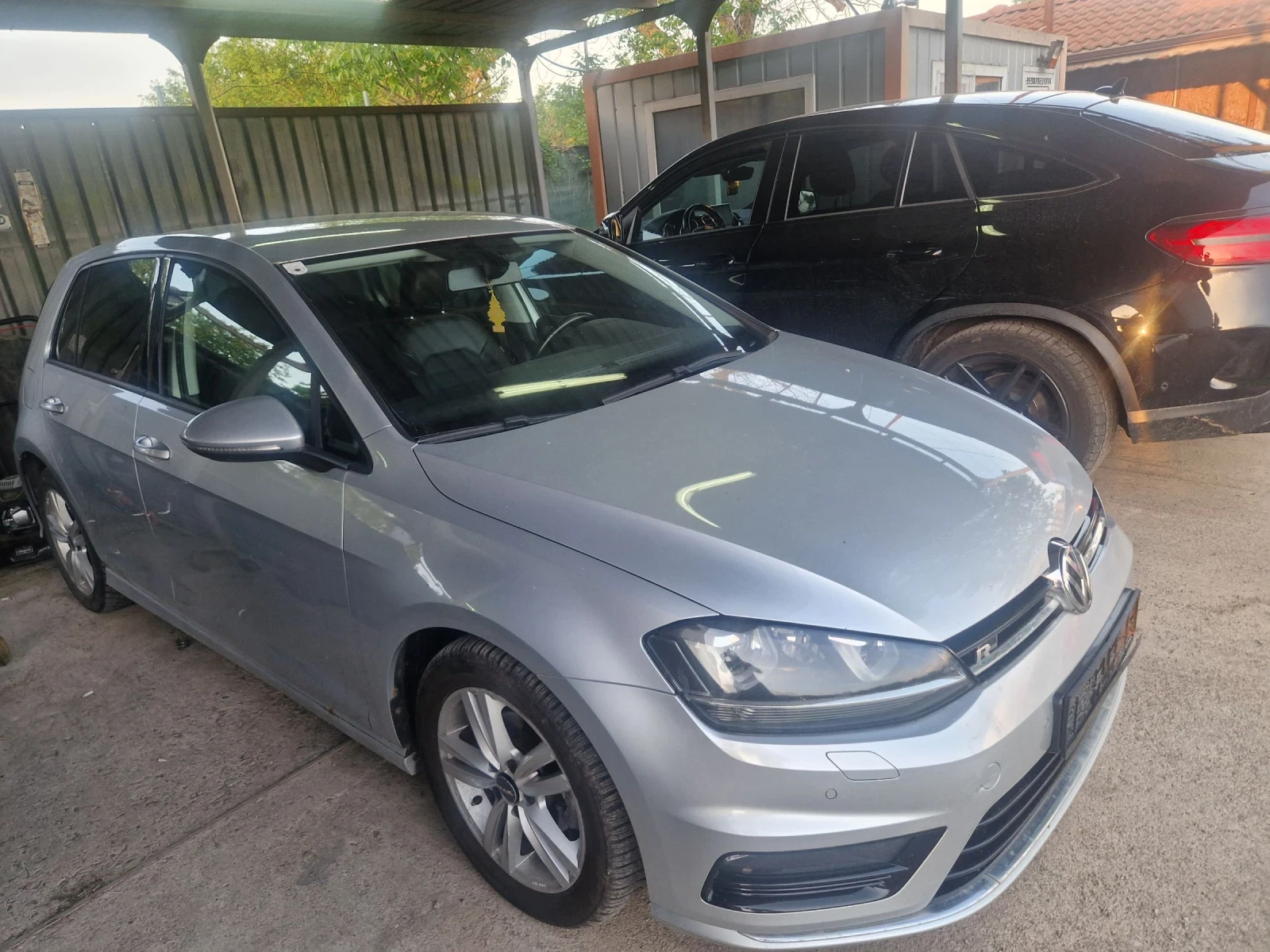 VW Golf 1.6D R-line, снимка 3 - Автомобили и джипове - 54519312