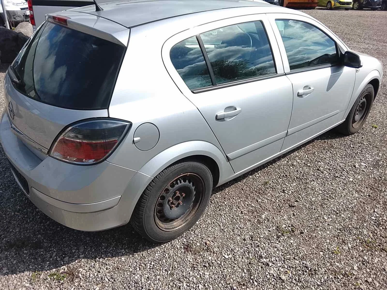 Opel Astra 1, 6i 115kc 147700km, снимка 3 - Автомобили и джипове - 54527922