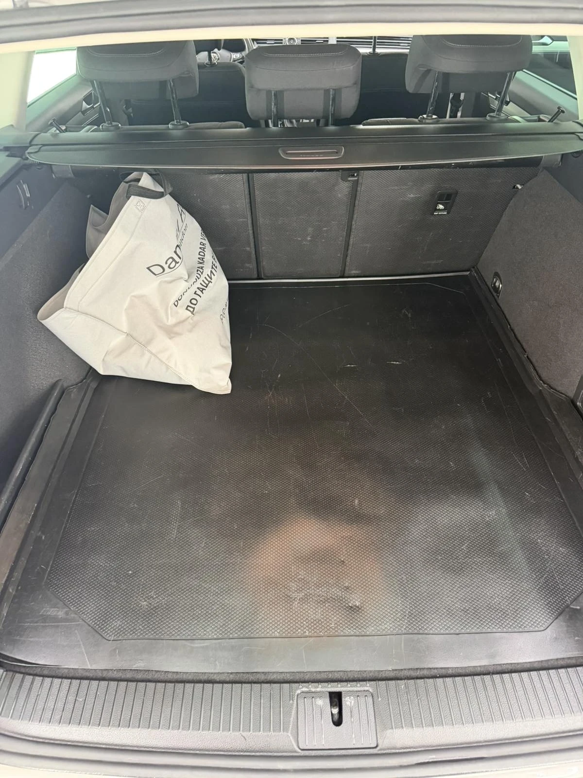 VW Passat Комби, снимка 12 - Автомобили и джипове - 54528098