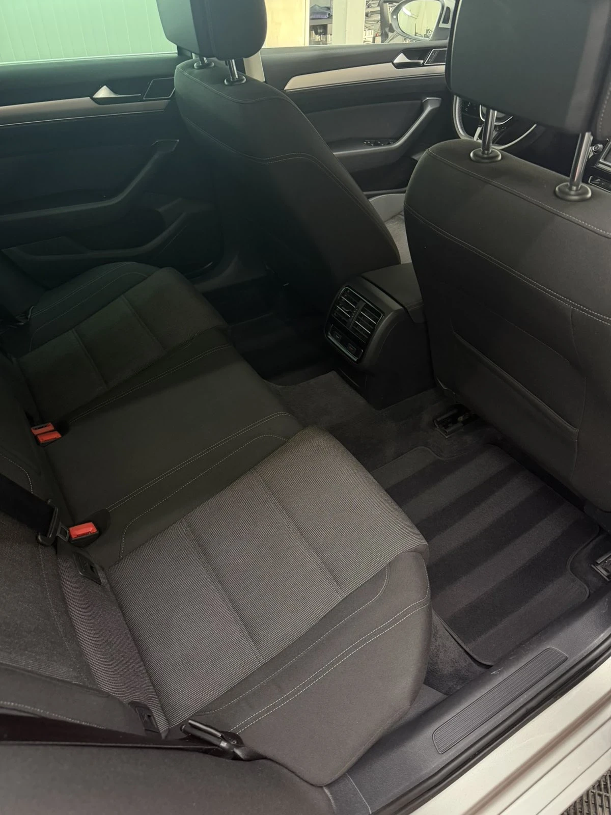 VW Passat Комби, снимка 10 - Автомобили и джипове - 54528098