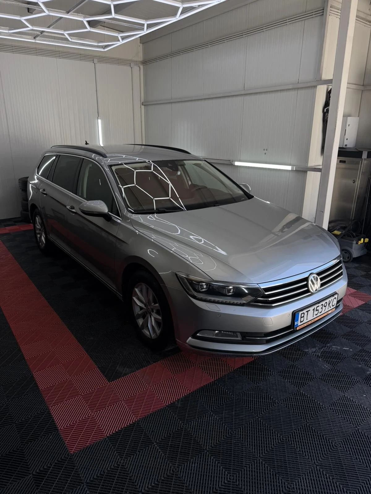 VW Passat Комби, снимка 5 - Автомобили и джипове - 54528098