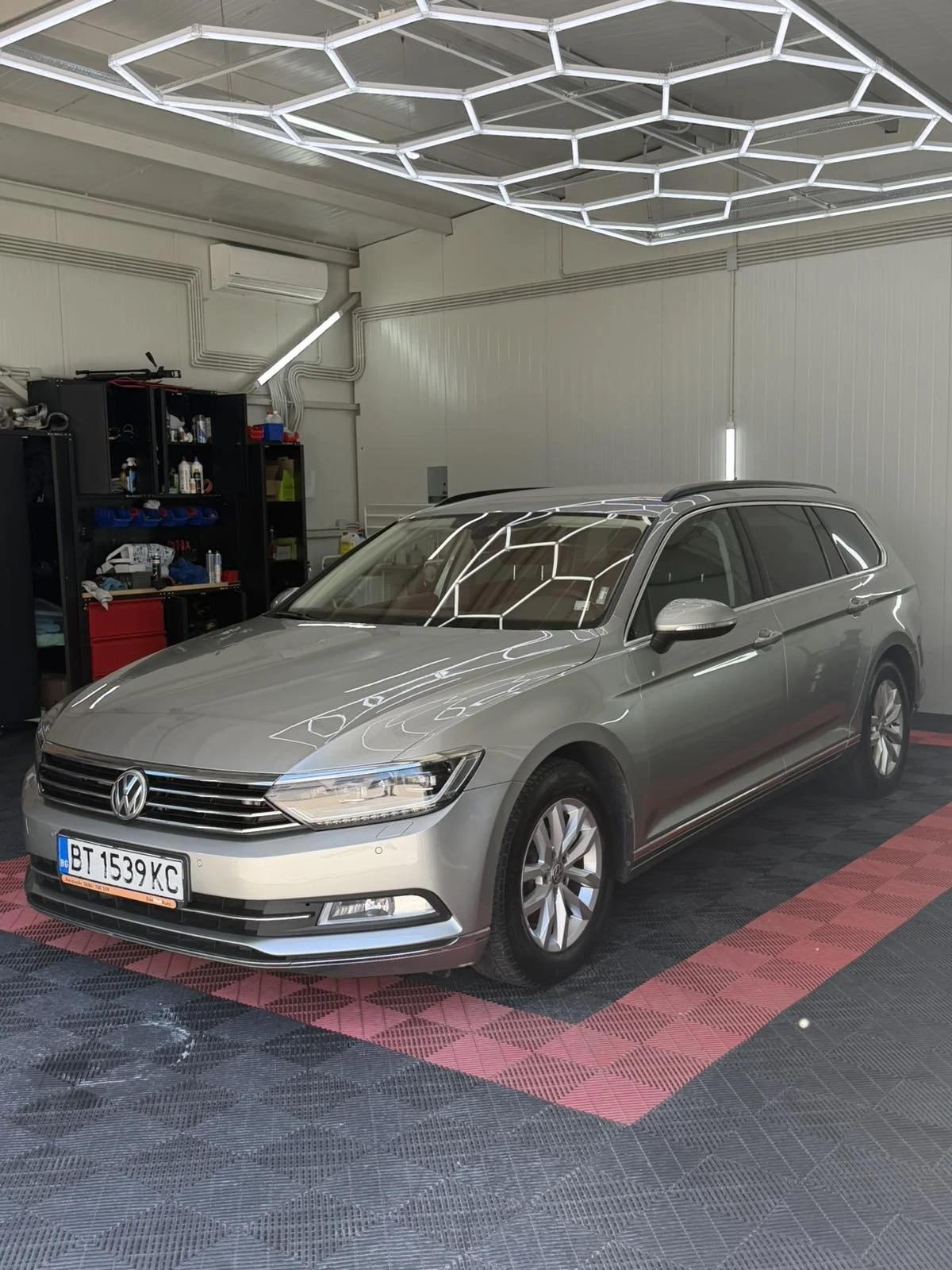 VW Passat Комби, снимка 2 - Автомобили и джипове - 54528098