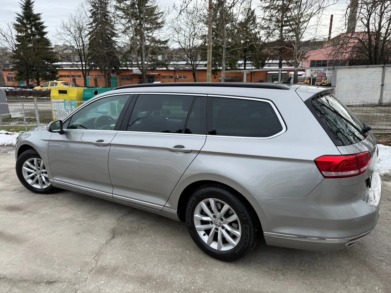 VW Passat Комби, снимка 8 - Автомобили и джипове - 54528098
