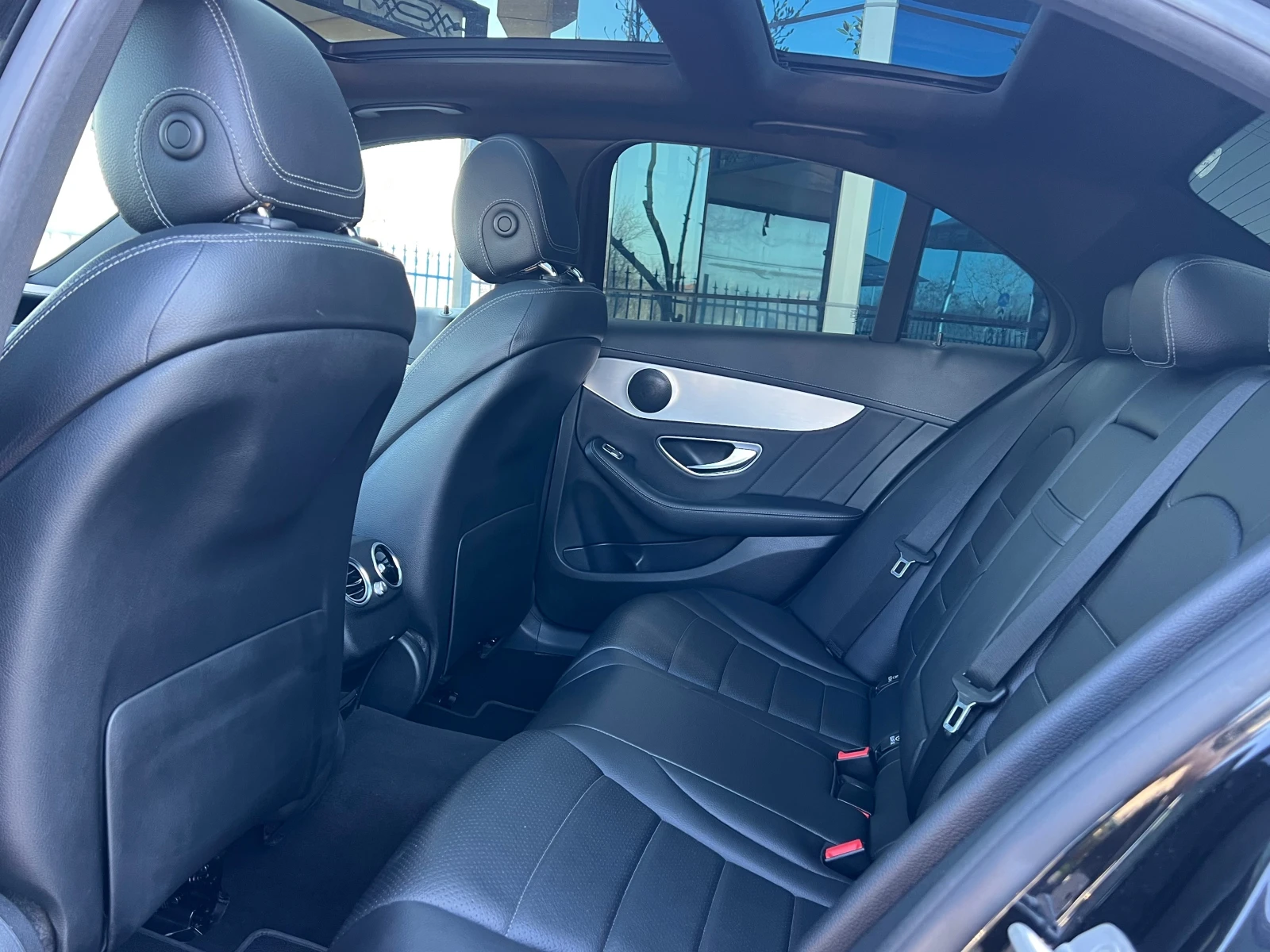 Mercedes-Benz C 250 d, 4-MATIC, AMG LINE, PANORAMA, СЕРВИЗНА ИСТОРИЯ-Н, снимка 12 - Автомобили и джипове - 54651731